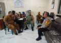 Jaga Sinergitas, Babinsa dan Bhabinkamtibmas Sambangi Kantor Lurah Seirengas I