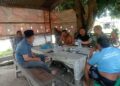 Sambil Minum Kopi, Babinsa Koramil 0201-16/TM Ajak Warga Jaga Keamanan Lingkungan