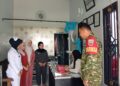 Sertu Nahrowi Andy Melaksanakan Komsos dengan Tenaga kesehatan di Medistra