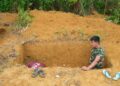 Satgas TMMD Laksanakan Pembangunan Sumur Bor dan Gali Lobang Septic tank di Dusun Wonosari Desa Aek Batu