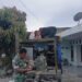 Jalin Kedekatan dengan Petani, Babinsa Koramil 03/Parongil Pantau Penggilingan Padi Keliling di Parongil