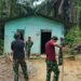 Personel Satgas TMMD 130 Dim 0209/LB Mulai Sentuh RTLH Milik Suroto