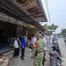 Babinsa Kelurahan Kenangan Bersama Lurah, Kasi Trantib dan Kepling Sosialisasikan Rencana Pengerokan Parit