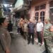 BABINSA KORAMIL 0201-05/MB DAMPINGI PENERTIBAN BANGUNAN DI MEDAN POLONIA