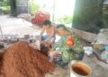 PERKUAT KOMSOS, BABINSA KORAMIL 0201-05/MB SAMBANGI USAHA JAMUR TIRAM WARGA