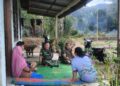 Babinsa 03/Parongil Sambangi Rumah Warga, Rekrutmen TNI AD 2027 Disosialisasikan dari Pintu ke Pintu
