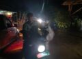 TNI Sigap di Tengah Banjir Tengah Malam, Babinsa Koramil Tanjung Morawa Pantau Luapan Sungai Belumai di Dalu XB