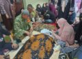 Babinsa dan Bhabinkamtibmas Titipapan Melayat ke Rumah Duka Mantan Kepling IV,Wujud Empati