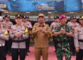 Wujud Sinergitas TNI Polri , Danpuslatpurmar 9 Dabo Singkep Bersama Prajurit Hadiri Apel Gelar Patu Siligi