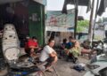 Komsos Bersama Pemilik Bengkel Sepmor,Babinsa Himbau Agar Berikan Service Yang Mantap