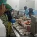 BABINSA KELURAHAN MARTUBUNG KAWAL PENYALURAN MBG UNTUK PELAJAR,SUKSESKAN PROGRAM PRESIDEN RI