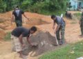 Satgas TMMD ke-130 Kodim 0209/Labuhanbatu Bangun MCK Umum, Wujudkan Kepedulian dan Kebersamaan dengan Warga