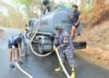 Hari Ke-15, Satgas Karhutla Kodaeral IX Bersama Bakamla Salurkan Air Gratis untuk Warga Saleman