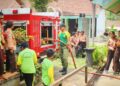 Yonif 502/UY/18/2 Kostrad Salurkan Bantuan Air Bersih bagi Warga Gunung Tumpuk
