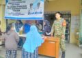 Babinsa Monitoring Kegiatan Pasar Murah di Kantor Lurah Mabar Hilir