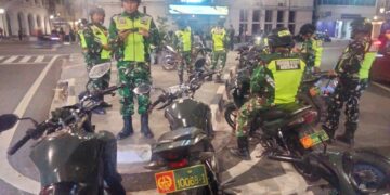 Perkuat Keamanan Kota Medan, Serka R.M. Hutapea dan Sertu Sabam Manurung Ikuti Patroli Motoris Kodim 0201/Medan