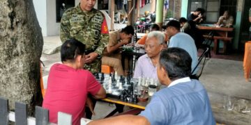 BABINSA ANJANGSANA KE WILAYAH BINAAN, JALIN HUBUNGAN SILATURAHMI DAN KERJASAMA DENGAN PARA PEMAIN CATUR