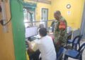 Jalin Silaturahmi dan Sinergitas, Babinsa Koramil 0201-11 Medan Deli Komsos dengan Perangkat Kelurahan Mabar