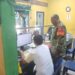 Jalin Silaturahmi dan Sinergitas, Babinsa Koramil 0201-11 Medan Deli Komsos dengan Perangkat Kelurahan Mabar