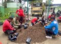 SERDA AHMAD FITRIADI BERKOLABORASI DENGAN KADES DAN PERANGKAT DESA KEMBANGKAN BUDI DAYA BAWANG MERAH