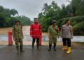 BABINSA BERSAMA TNI-POLRI PANTAU BANJIR DI DESA DALU XB, RATUSAN KK TERDAMPAK LUAPAN SUNGAI SEI BELUMAI