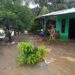 SIGAP DAN PEDULI WARGA, BABINSA KORAMIL 0201-16/TM BERSAMA BHABINKAMTIBMAS BANTU BERSIHKAN LUMPUR PASCA BANJIR DI DESA DALU SEPULUH B