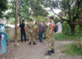 Batuud dan Babinsa Mendampingi Tim Konsultan serta Staf Ter Kodim Lakukan Peninjauan dan Pengukuran Jembatan