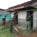 Kepedulian TNI Menyentuh Rumah Ibadah, Satgas TMMD Bersihkan dan Cat MCK di Boangmanalu