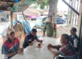 Babinsa Koramil 0201-06/MS Ngobrol Santai dengan Warga Terkait Data Parlinsos di Kelurahan Helvetia Timur