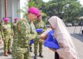 Sambut HUT Ke-81 TNI, Kolatmar Bagikan Makanan Gratis kepada Masyarakat