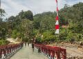Peduli Lingkungan, Babinsa 02/Lgs Bersama Warga Bersihkan Saluran Air
