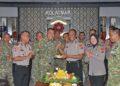 Surprise Polresta Pasuruan Pada HUT TNI ke-81 di Mako Kolatmar Grati