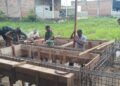 Kompak Bangun Akses Desa, TNI dan Warga Gotong Royong Siapkan Material Besi Pondasi Jembatan Beton