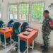 Pastikan Program RI Tepat Sasaran dan Berkualitas, Babinsa di Babahrot Monitoring Penyaluran MBG di Sekolah