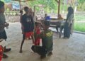 Sinergi Satgas TMMD Dan Dinkes, Cegah Stunting Melalui Pengecekan Tinggi dan Berat Badan Anak di Kampung Yamboi