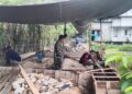Babinsa Dampingi Ketat Pembangunan Jembatan di Desa Lhang Abdya, Progres Capai 25 Persen
