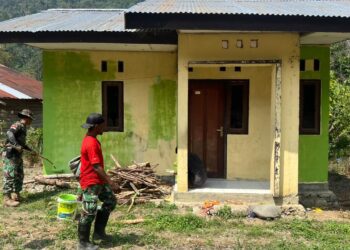 Satgas TMMD ke-130 Kodim 1808/Mansel Percantik Rumah Warga Agar Nyaman Dihuni
