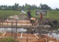 Progres Pembangunan Jembatan Beton di Tangan-tangan Cut Capai 17 Persen, TNI dan Warga Tebas Sungai
