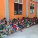 Penuh Keakraban, Sertu Nixon Pimpin Ibadah Bersama Anak-Anak Kampung Yamboi