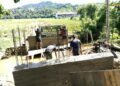 Personel TNI dan Warga Gotong Royong Kebut Pembangunan Jembatan Beton di Alue Dama Abdya
