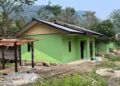 Warna Baru, Semangat Baru : Satgas TMMD ke-130 Percantik Rumah Warga Oransbari