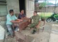 Dialog Santai, Babinsa Ajak Orangtua di Susoh Dukung Anak Bergabung Menjadi Prajurit TNI AD, Pendaftaran Gratis