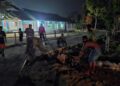 Kejar Target TMMD ke 130, Personel Satgas Bersama Masyarakat Lembur Hingga Malam