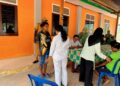 Kolaborasi Satgas TMMD, Persit KCK, Dan Puskesmas Nuhuwei : Berikan Pelayanan Kesehatan