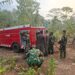 Satgas TMMD ke-130 Bersama Masyarakat Padamkan Kebakaran Lahan di Kampung Mawi