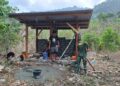 Tak Kenal Lelah, Satgas TMMD Kebut Pembangunan MCK Keempat di Kampung Yamboi