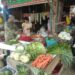 Cegah Inflasi, Babinsa Koramil Babahrot Pantau Harga Bahan Pokok di Pasar dan Toko Kelontong