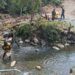 Peduli Keasrian Alam, Satgas TMMD Ke-130 dan Warga Gotong Royong Bersihkan Sungai Yamboi