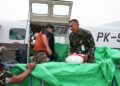 TNI Semai Garam dan Dry Ice untuk Dukung Penanganan Karhutla di Papua Selatan